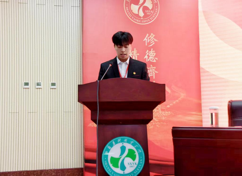 各系党总支书记以及全体代表出席大会